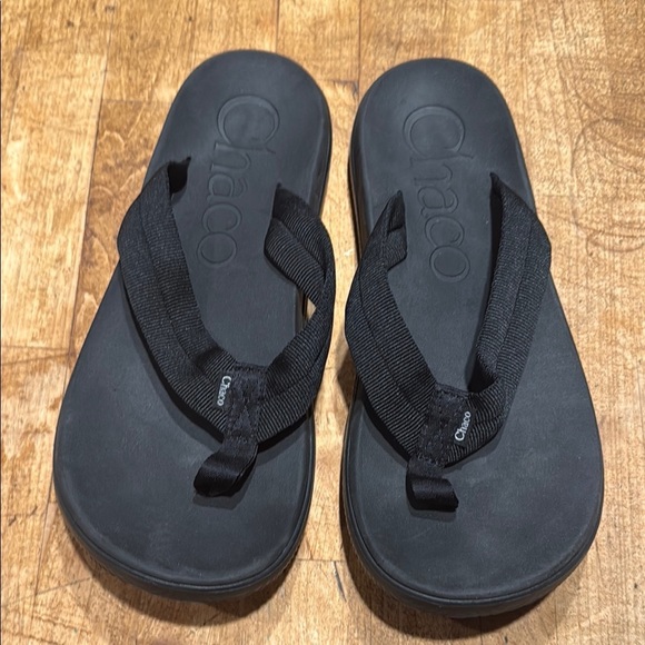 Chaco Classic Black Sandals - Picture 1 of 4